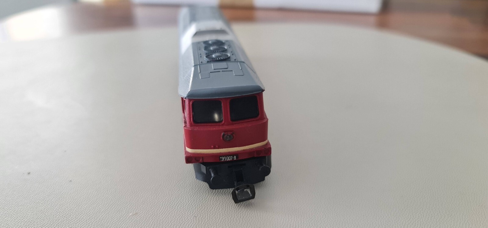 TILLIG TT 1:120 scale DIESEL locomotive used in great condition 130 007-8 DR
