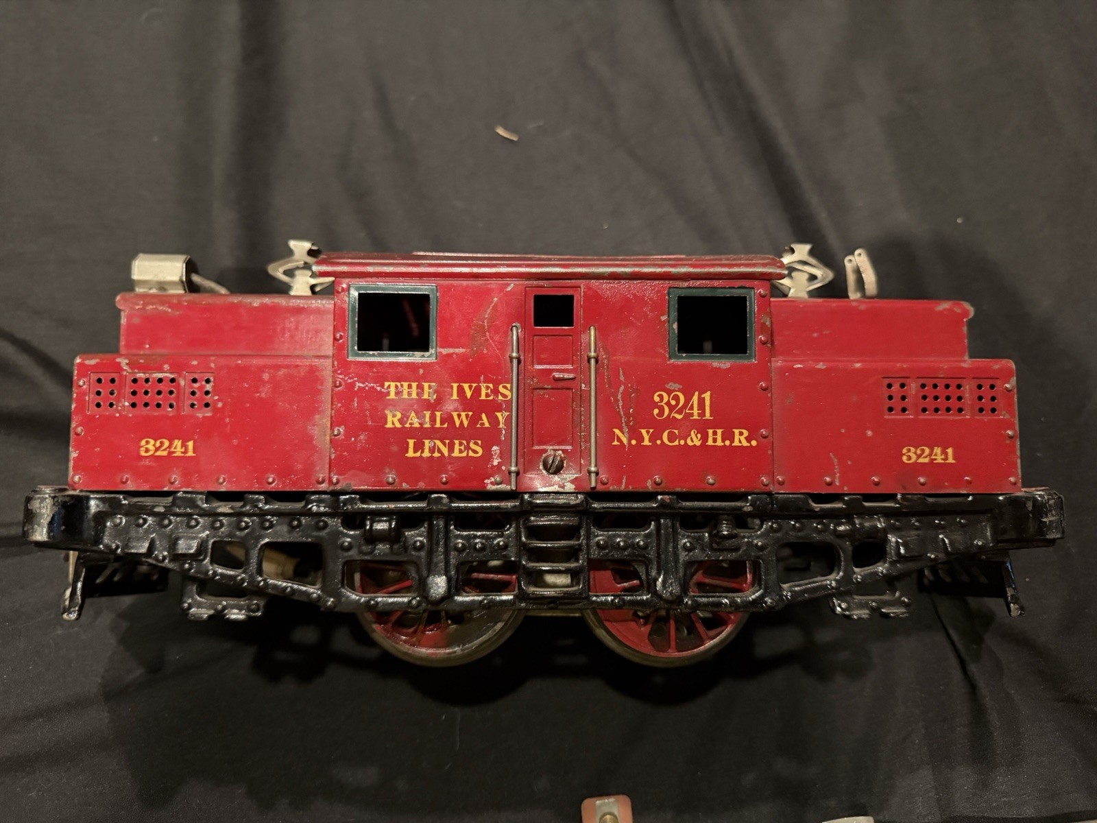Pre-War Ives/Lionel Wide Gauge Electric Locomotive With Cars And Track Untested