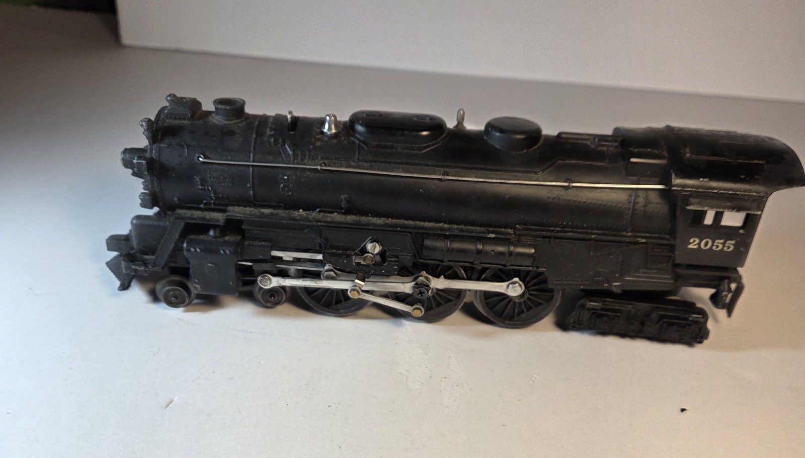 Lionel #2055 Loco, 6026W Tender in very good working condition