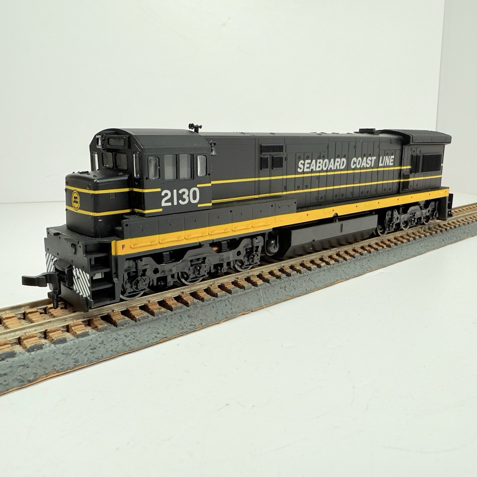 Atlas 8537 Seaboard Coast Line U36C #2130 Diesel Locomotive