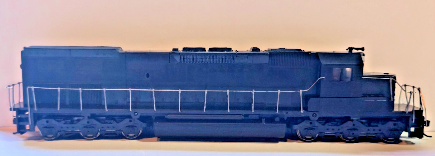 Athearn HO Undecorated SD40-2 Knuckle Couplers Metal Handrails Tested Good C-8