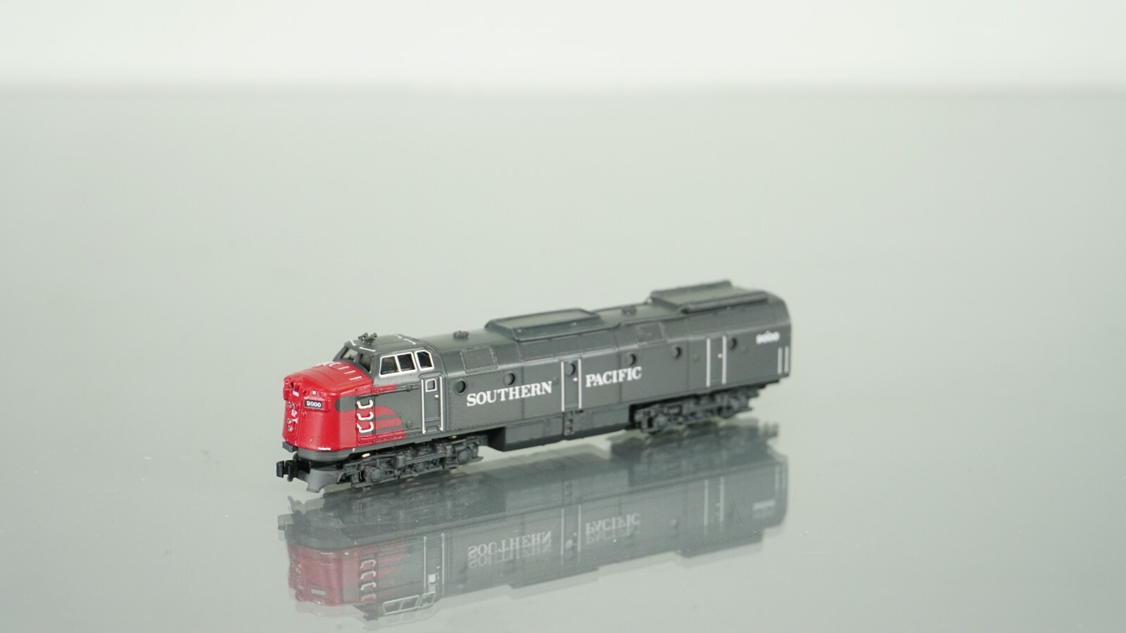 AZL Ajin Brass Krauss Maffei ML-4000 Southern Pacific 9000 DCC w/Sound Z scale
