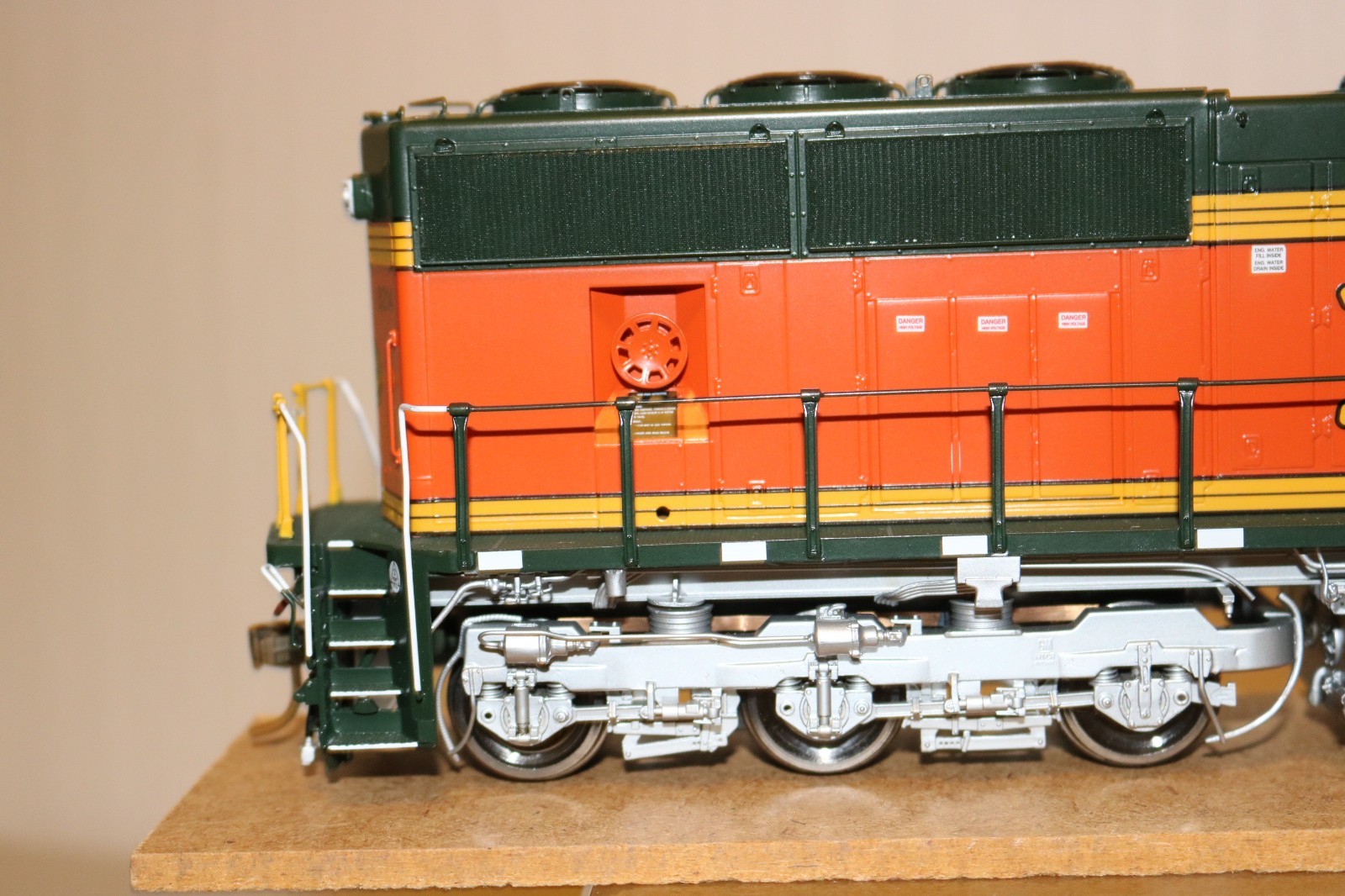 !!! Overland Models AJIN O Scale BNSF SD75M C/P w/ too many LIGHTS #8214