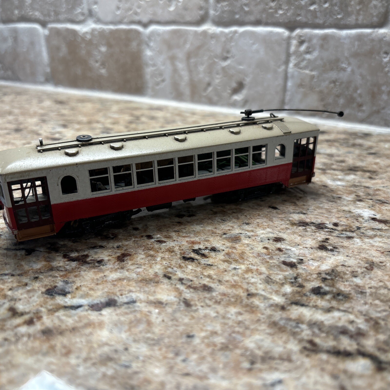 The Car Works BRASS INTERURBAN TROLLEY CURVESIDER HO *CUSTOM-PAINT *