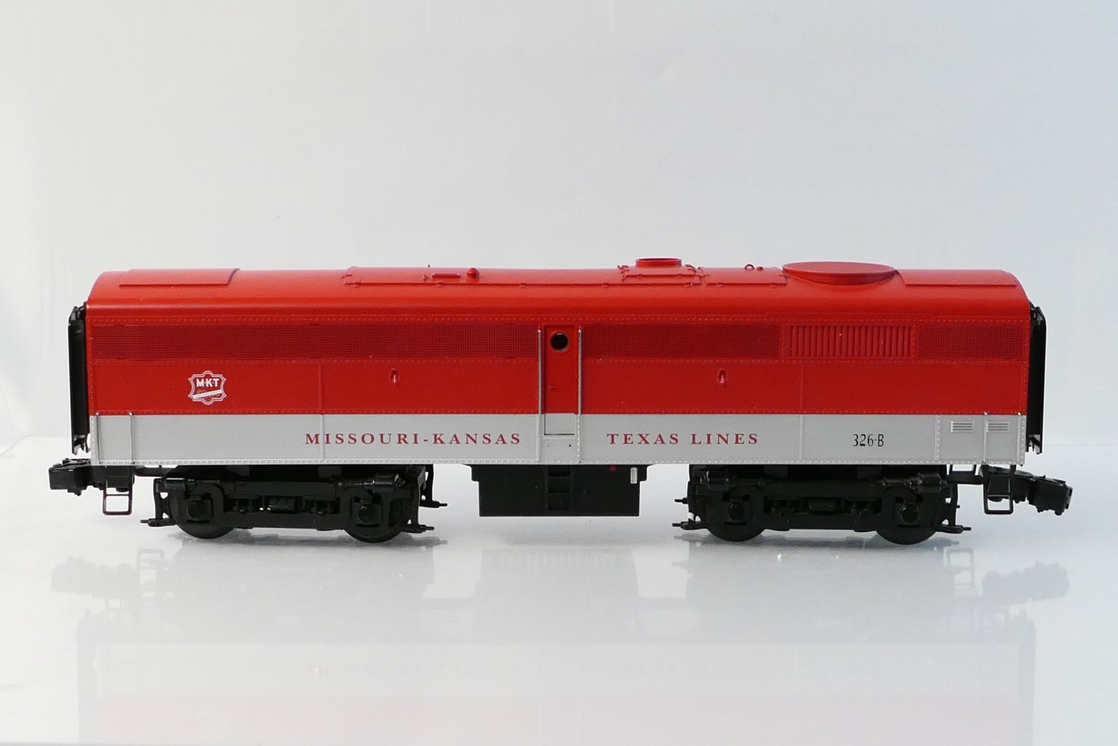 Lionel 38182 O MKT Scale FA (Non powered) FB Locomotive Set MKT