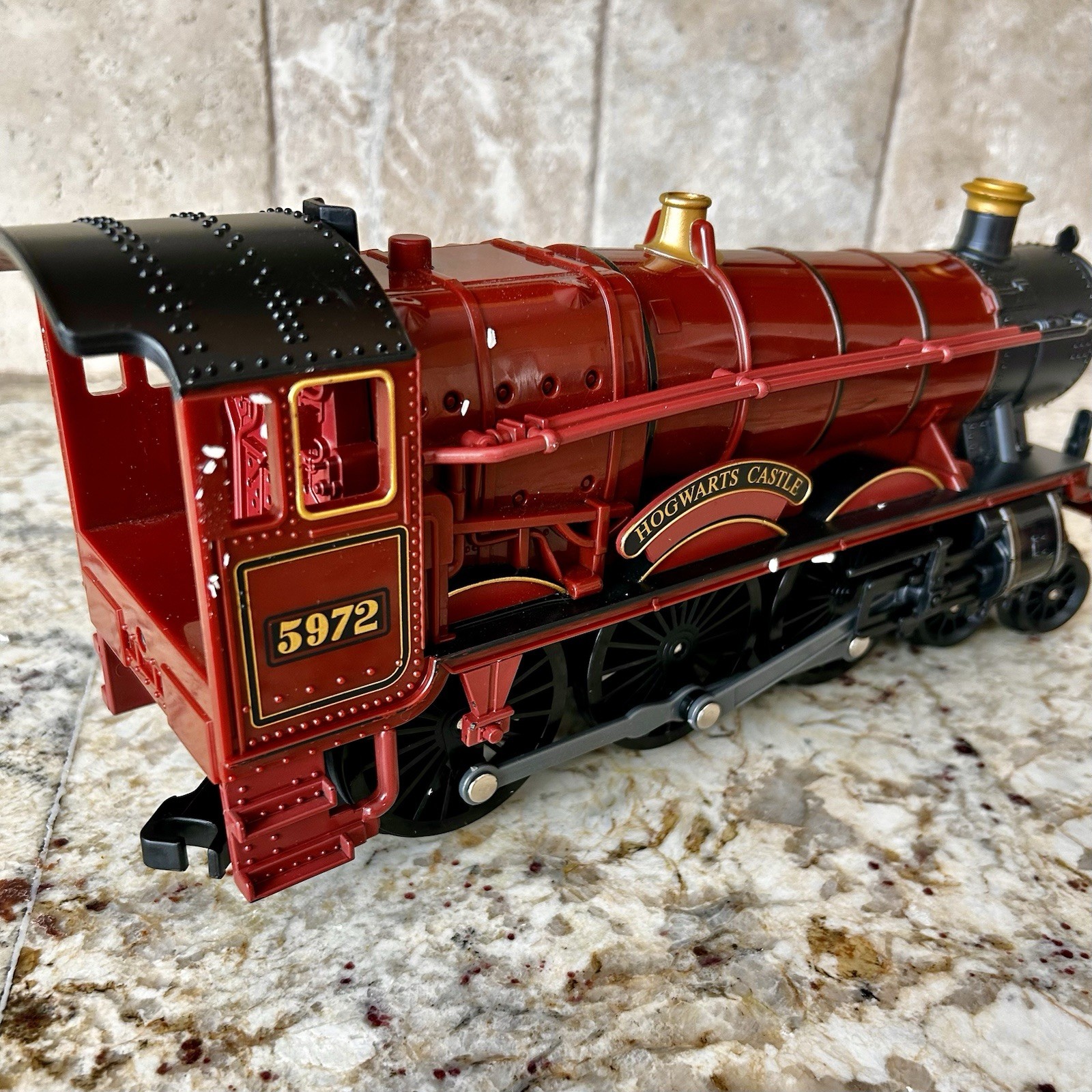 Lionel G Gauge-Hogwarts Express 5972 ENGINE & TENDER Harry Potter Railway Read