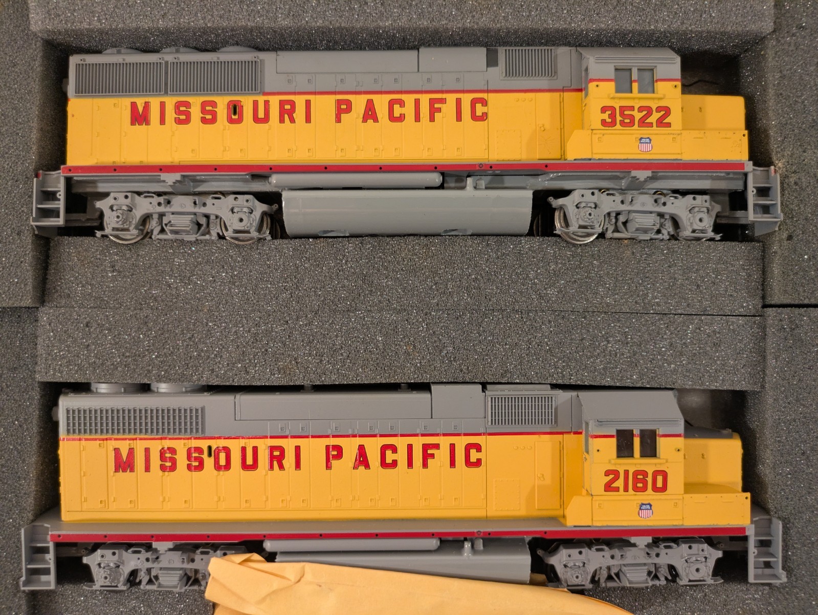 HO EMD GP50 (Pwd) + GP38-2 (Dmy) MP Missouri Pacific “Canaries” DC NIB NOS #2203