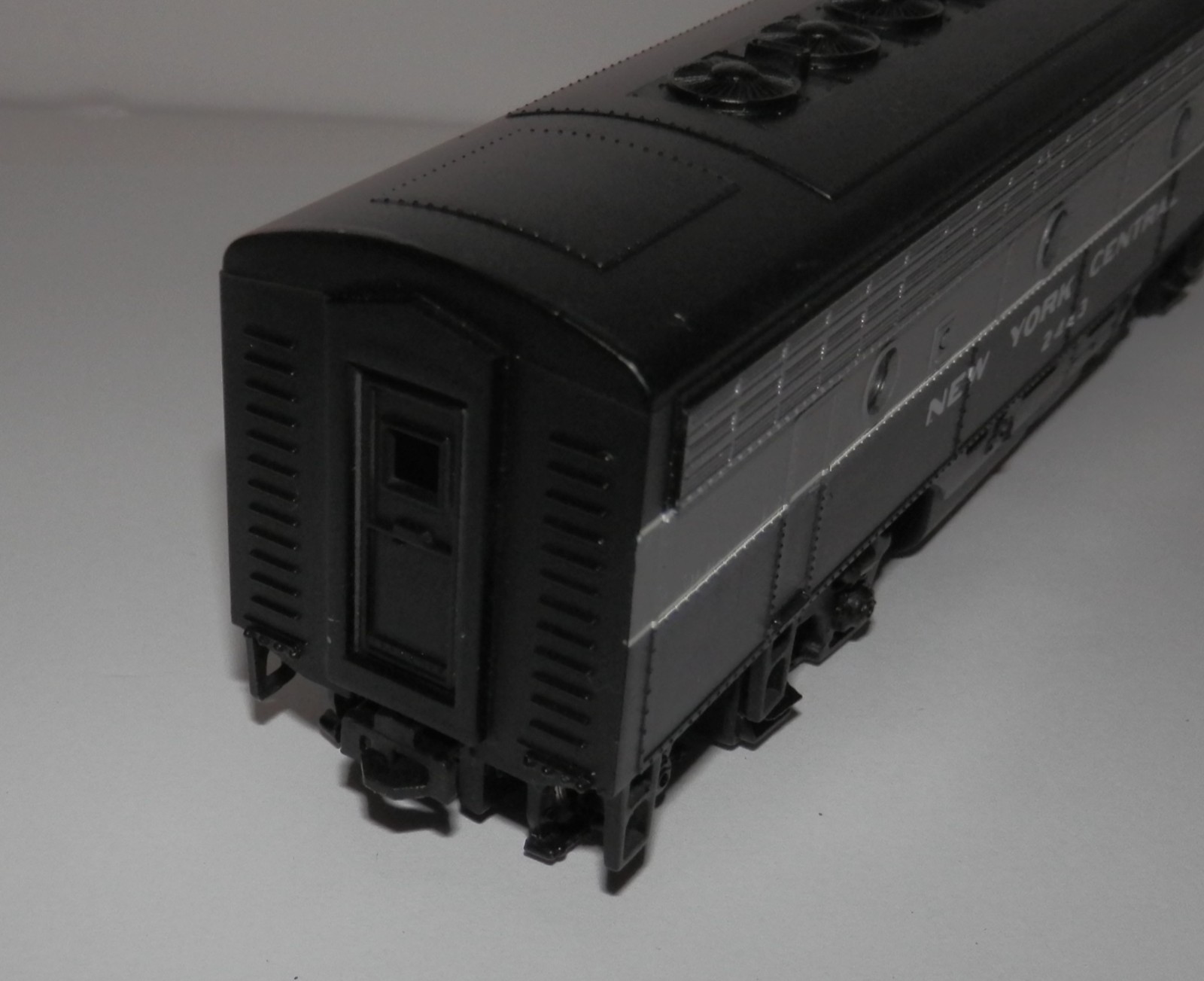 Bachmann Plus HO Scale POWERED New York Central 2443 EMD F7B Diesel #31221