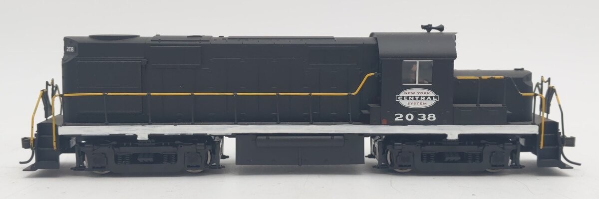 Atlas 10000567 HO Scale NYC RS32 Powered Diesel Locomotive #2038 EX