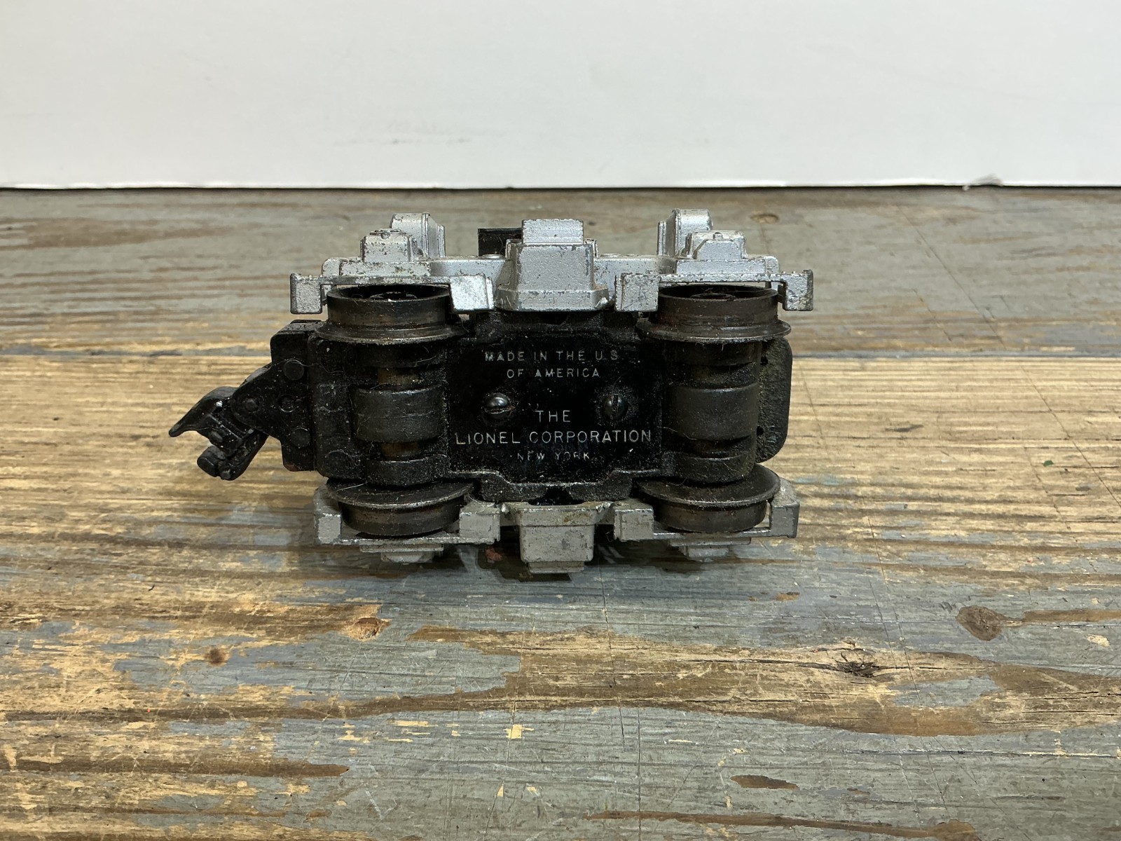 Lionel 2343 Santa Fe F3 Diesel Motor and Truck