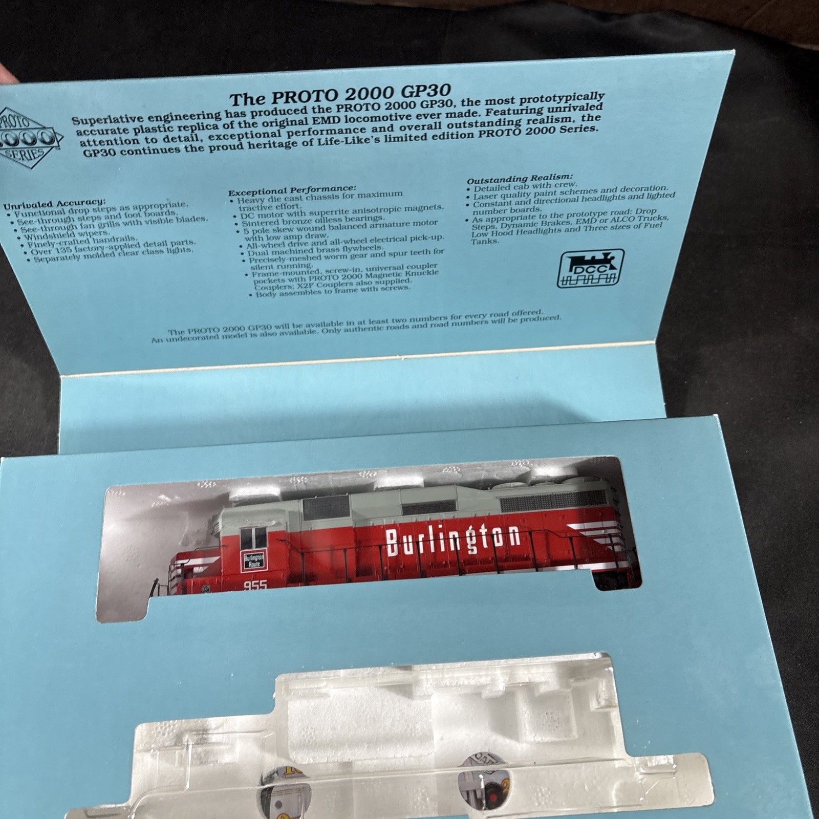 PROTO 2000 HO SCALE LOCOMOTIVE GP30 ASSEMBLED WORKING 21517 CB&Q 955 BURLINGTON