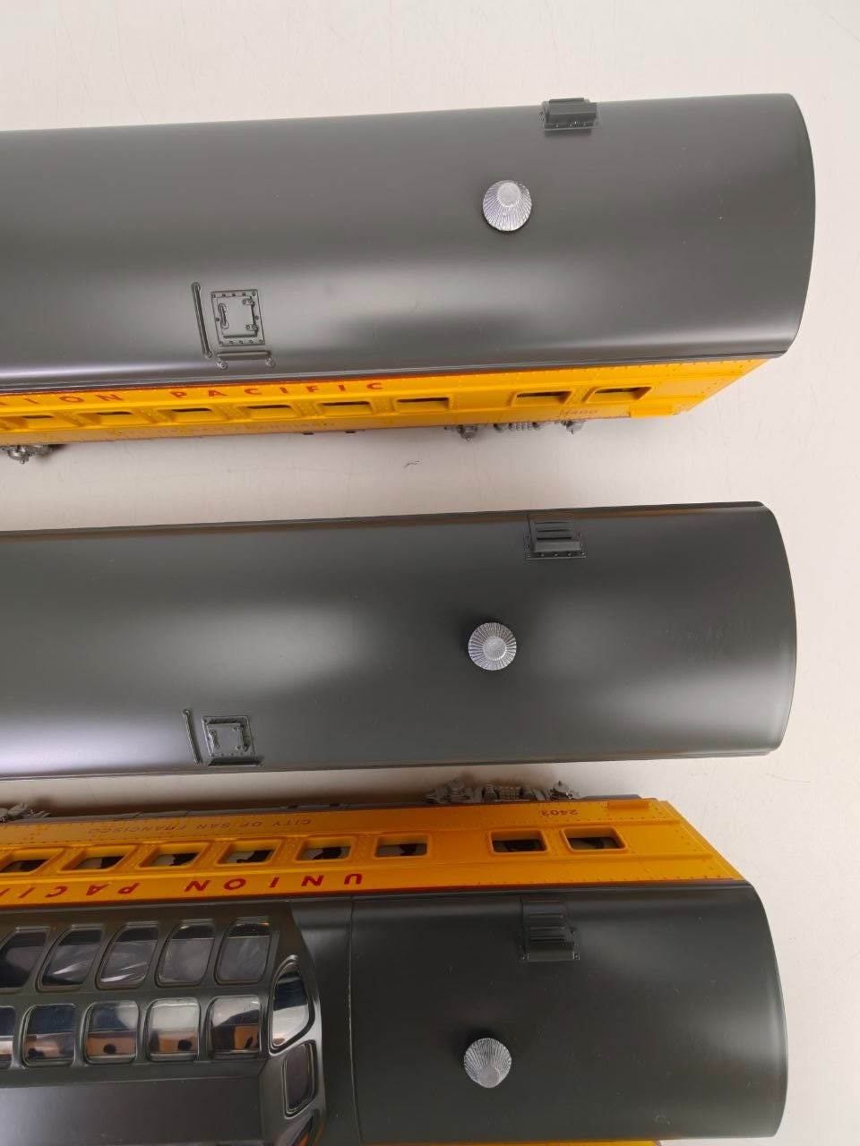 Williams Passenger Cars Union Pacific O Gauge 4-Car Set Box Lights