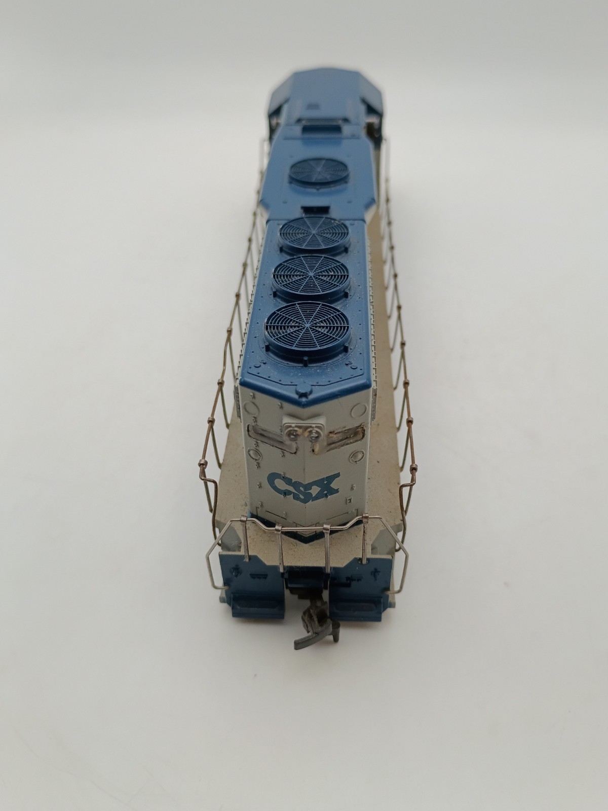 Athearn HO CSX 6388 GP40-2 Diesel Locomotive