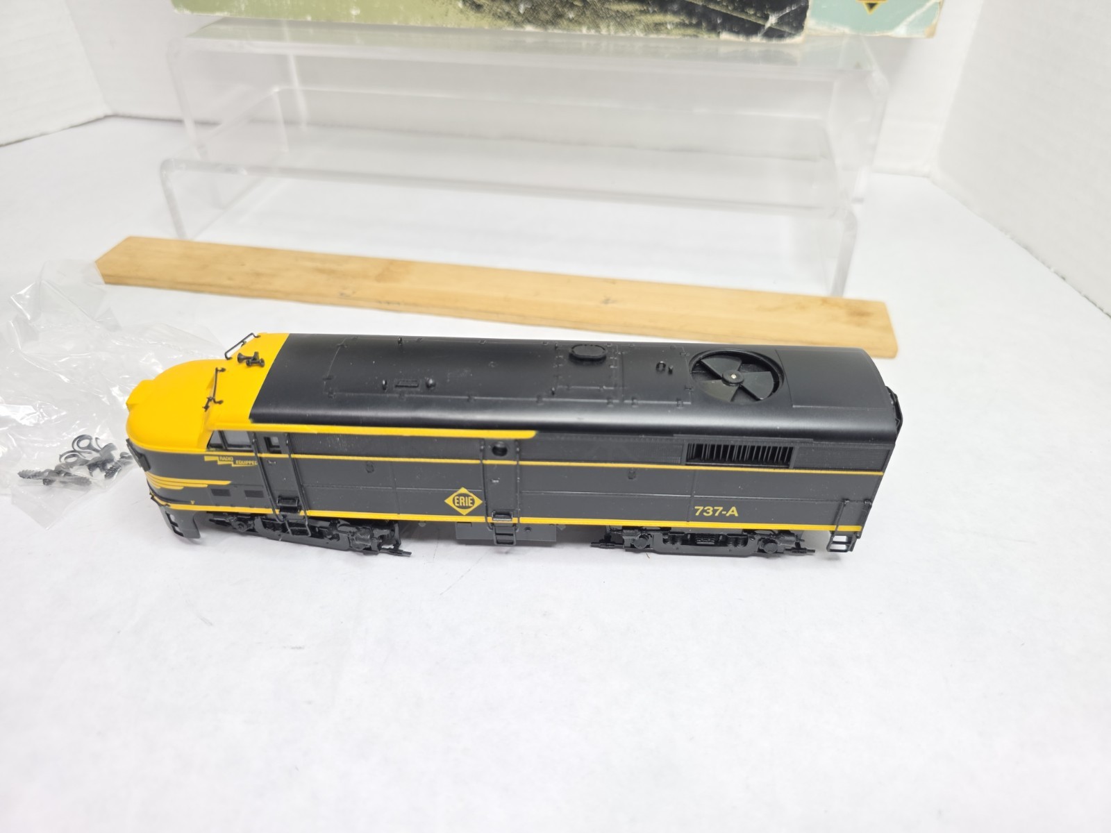 Proto 2000 HO Scale 8347 Erie 737-A FA2 Diesel Locomotive Runs Read Description