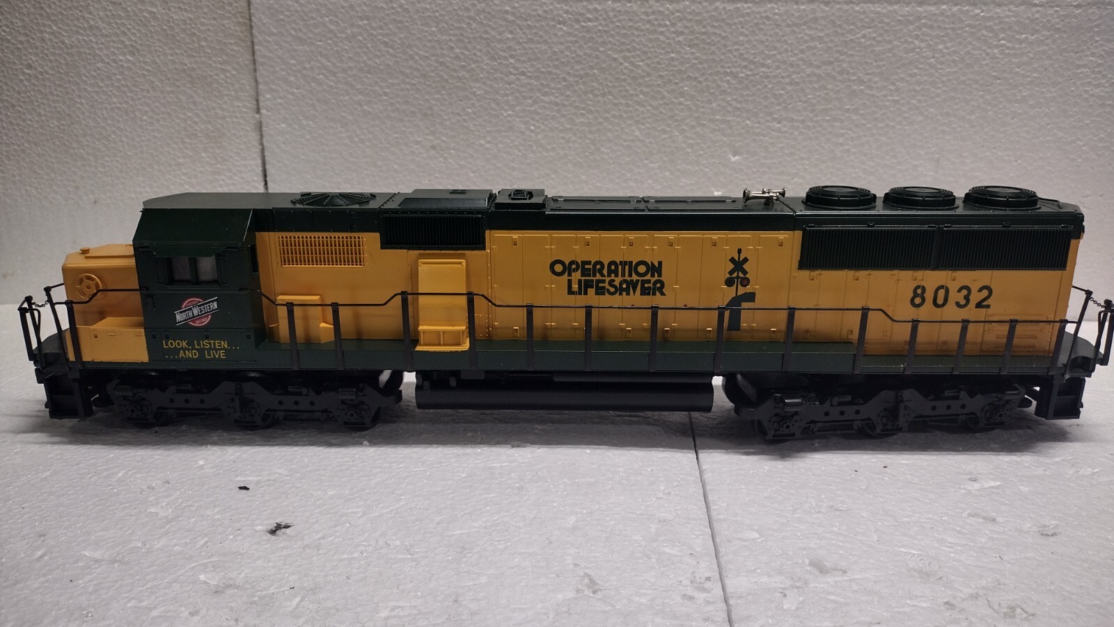 MTH MT-2117L Chicago Northwestern #8032 SD60 Diesel Locomotive LN/box TESTED