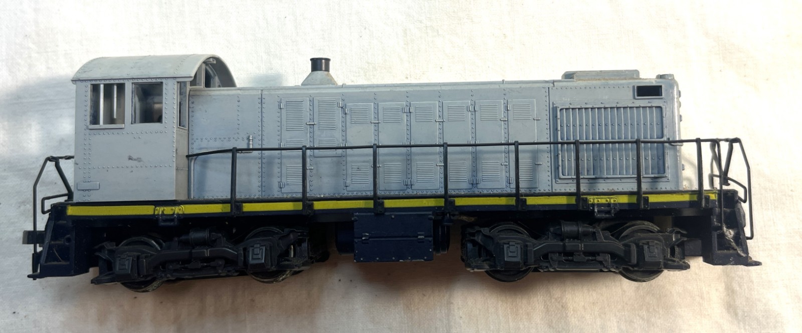 Vintage, HO Scale, Atlas, Undecorated Alco S-4 Diesel Locomotive 8270, Runs