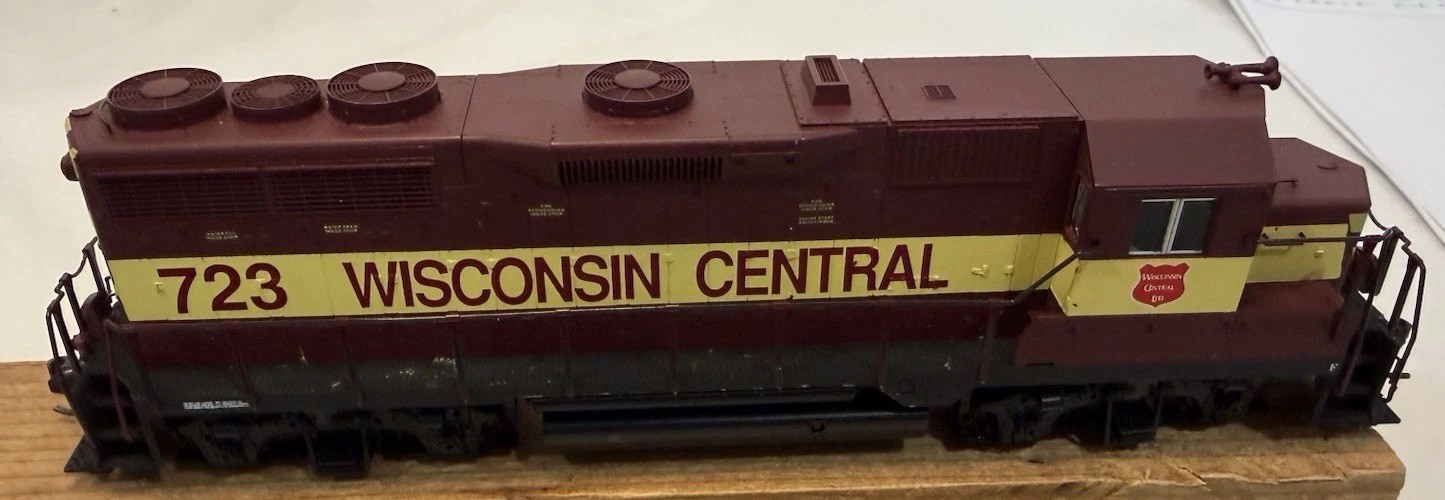 1 Kato Ho Scale GP 35 Wisconsin Central #723