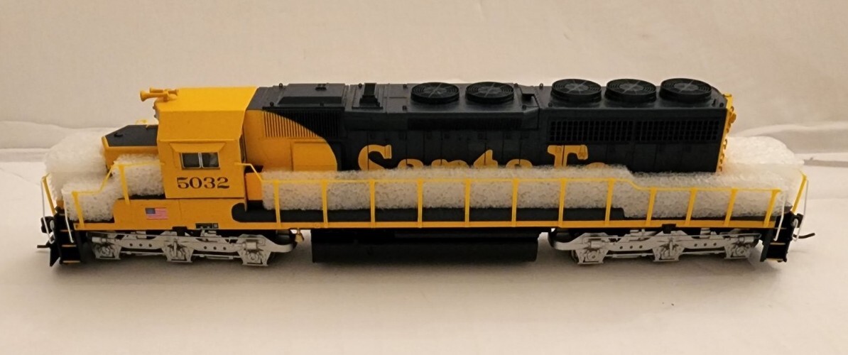 Broadway Limited HO Blueline EMD SD40-2 Diesel AT&SF #5032