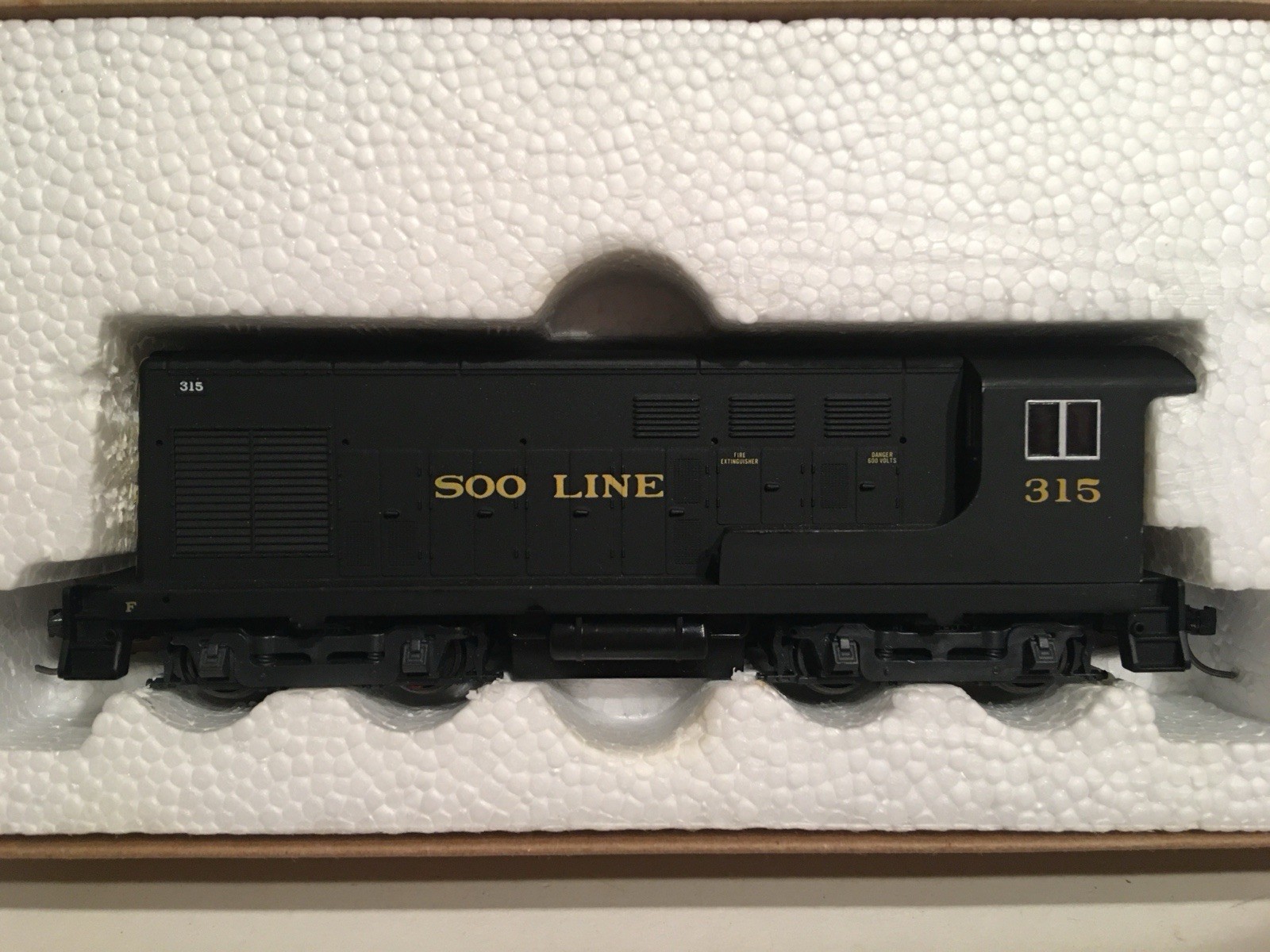 HO Walthers 932-1327 Soo Line Fairbanks Morse H10-44 Diesel Locomotive #315