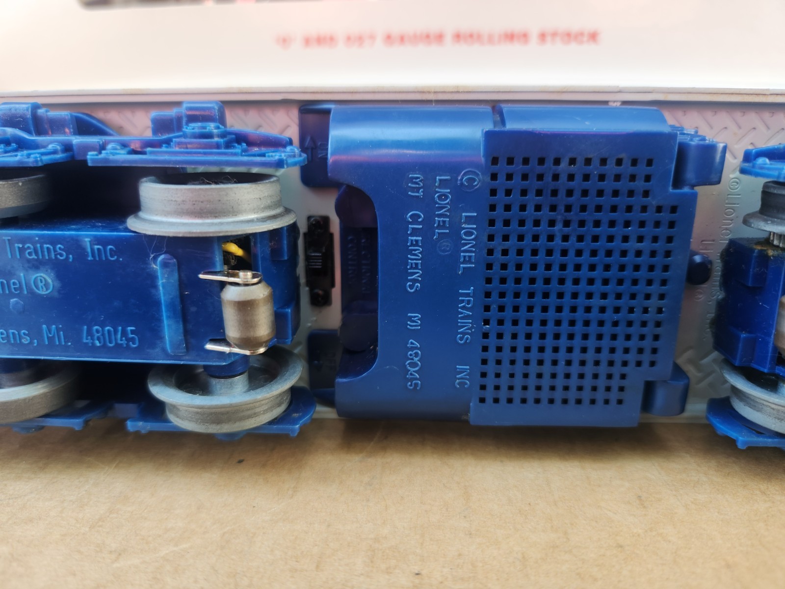 Lionel 6-18810 CSX SD18 Diesel Switcher Locomotive #8810 w/Horn & Original Box