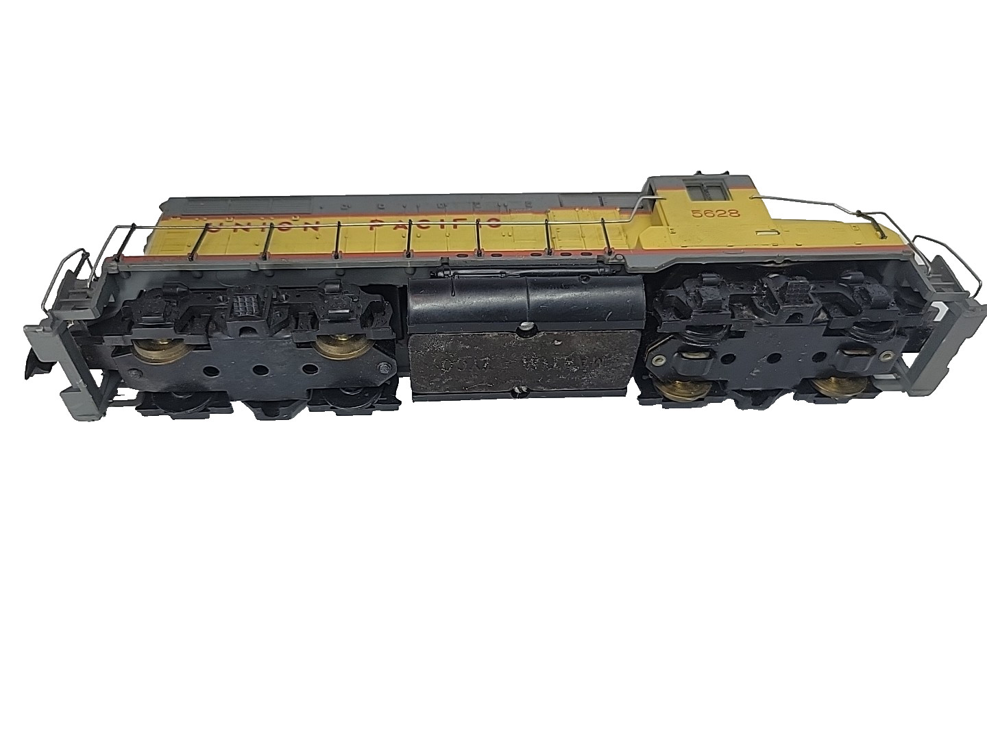 TYCO Union Pacific #5628 HO Scale Train Locomotive Engine Yellow
