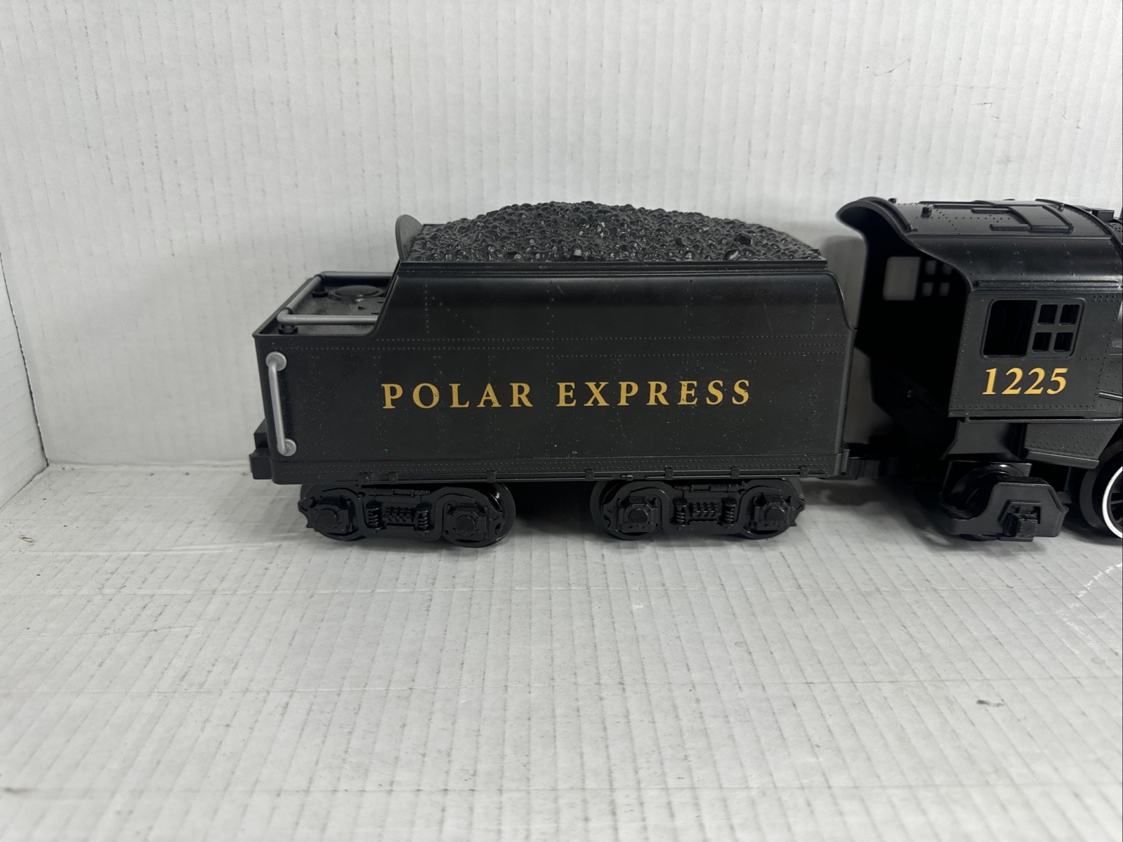 Lionel G Gauge 2-8-2 Battery Operated Steam Locomotive Polar Express #1225