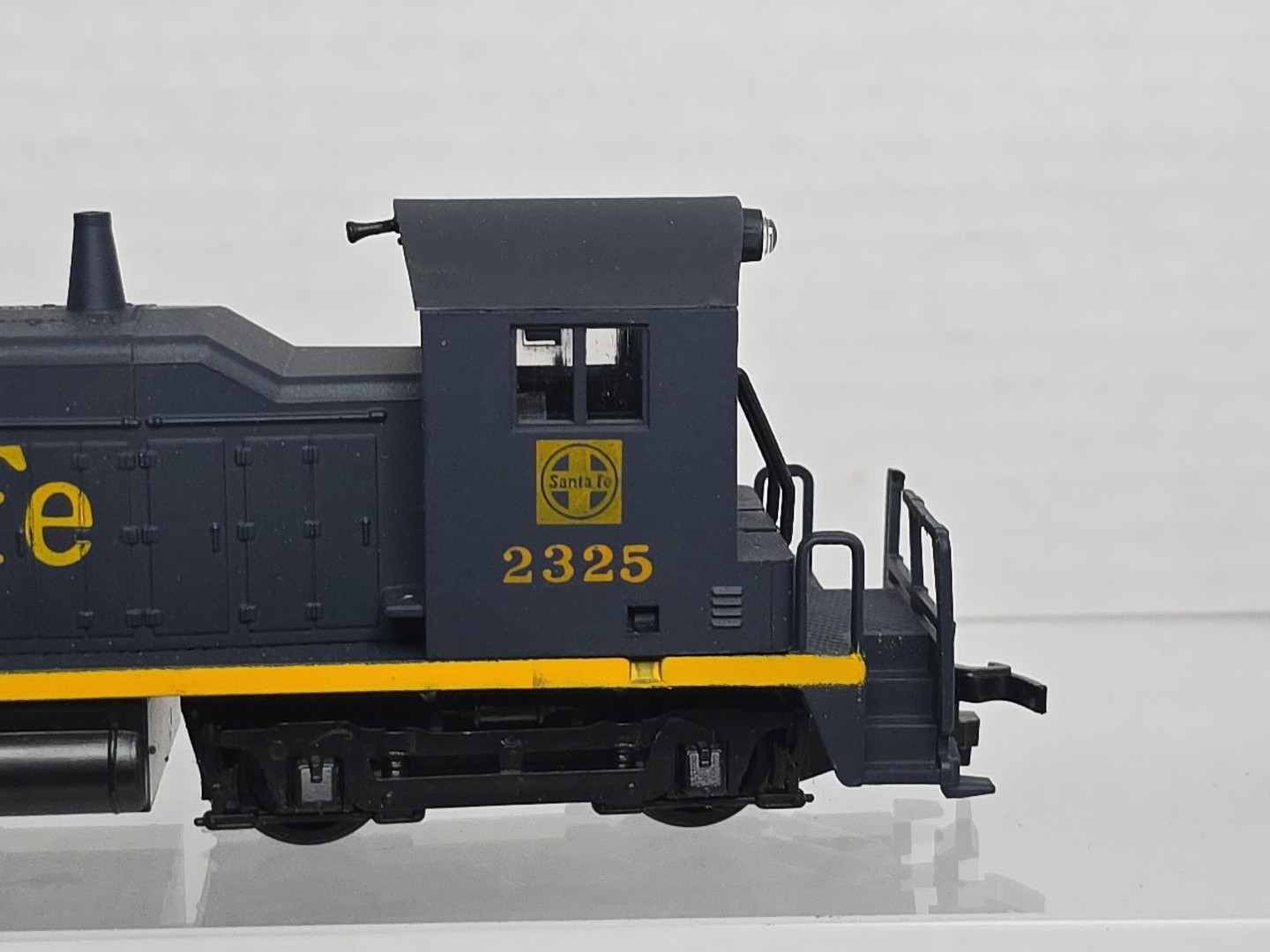 AHM Ho Scale 5014ed Dummy Santa FE 2325 Switcher Diesel Loco LNIB