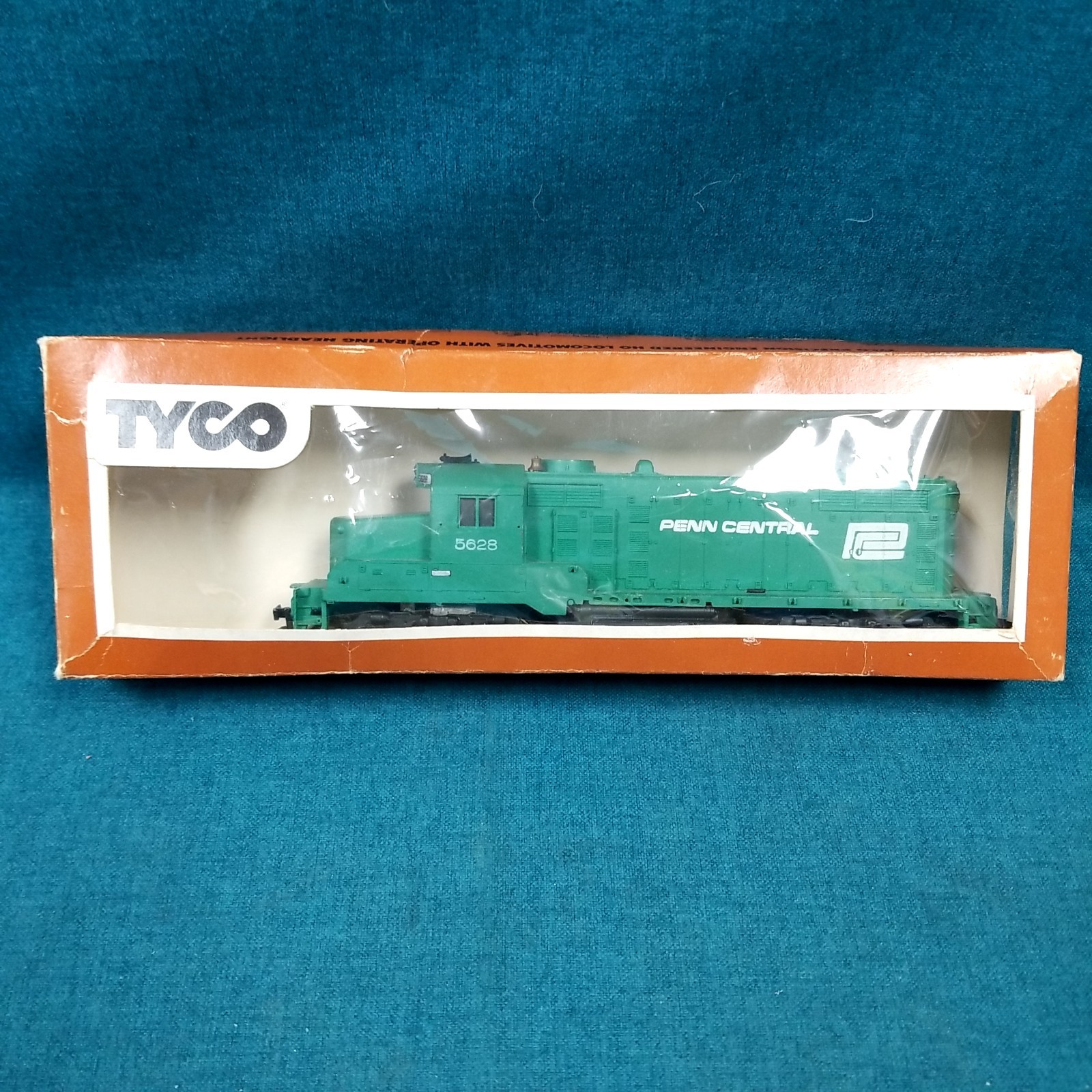 TYCO HO Scale Penn Central #5628 Engine Model Train For Repair Mantua