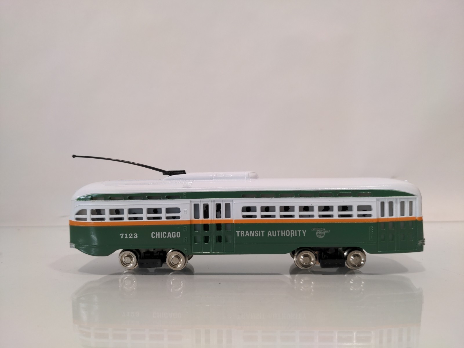 Bachmann HO Chicago Transit Authority CTA Streamline PCC Trolley