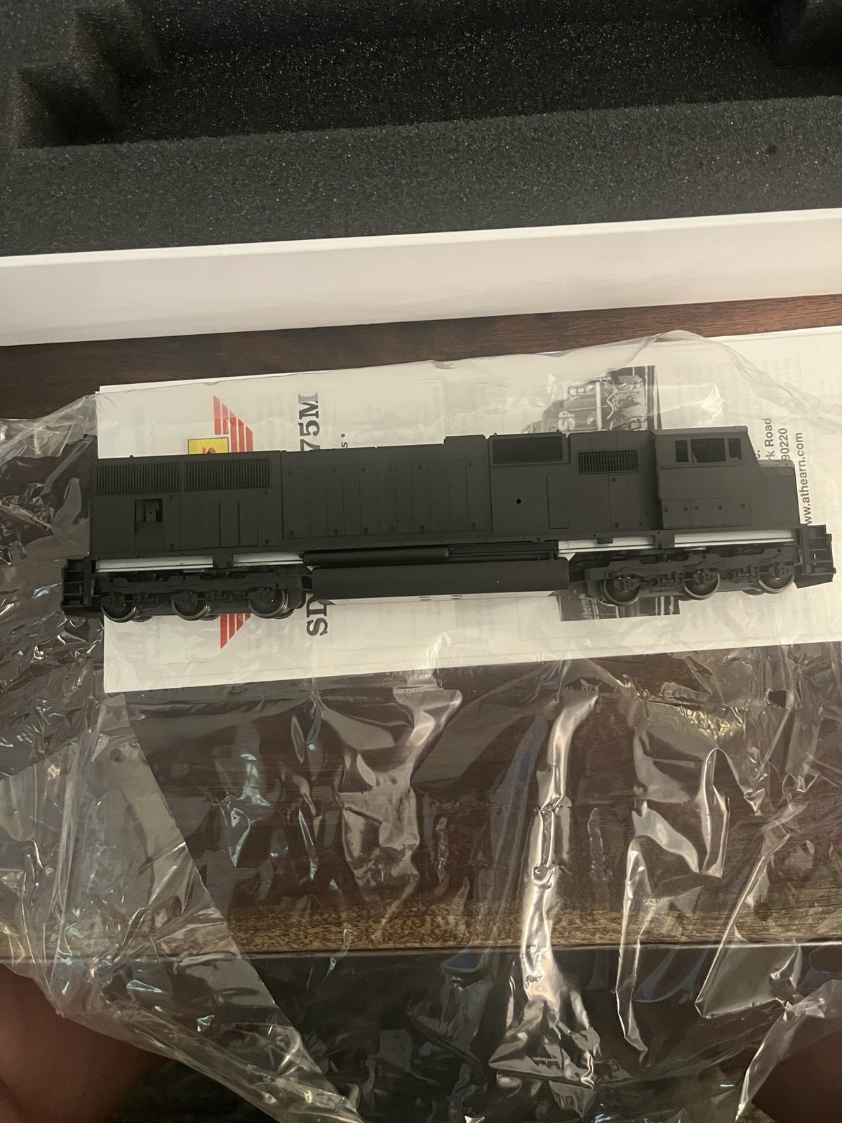 ATHEARN Genesis G6033 Undecorated HO Scale SF75M ATSF Version