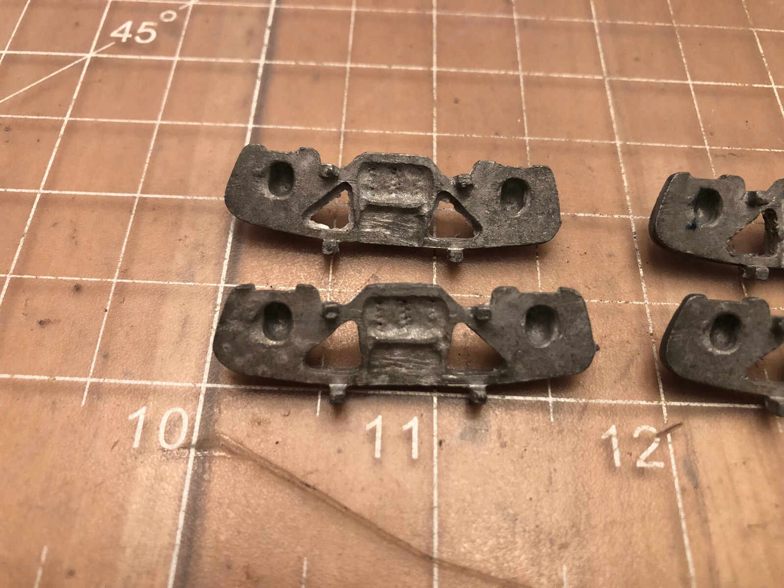 UNMARKED Brand of 5 CAST METAL TRAIN Side Truck Covers 5188 PART Lot G