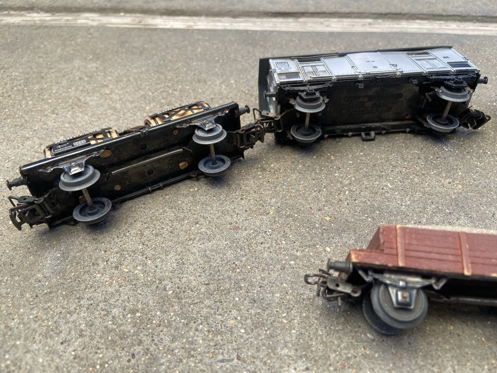 Märklin HO Set 3000 Engine with Cars, and Others – Untested