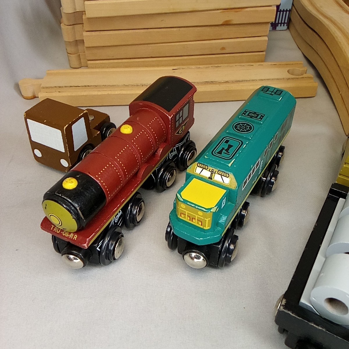 Maison Battat Wooden Railway Train Lot Engines Cars Crane Tressles Track Set