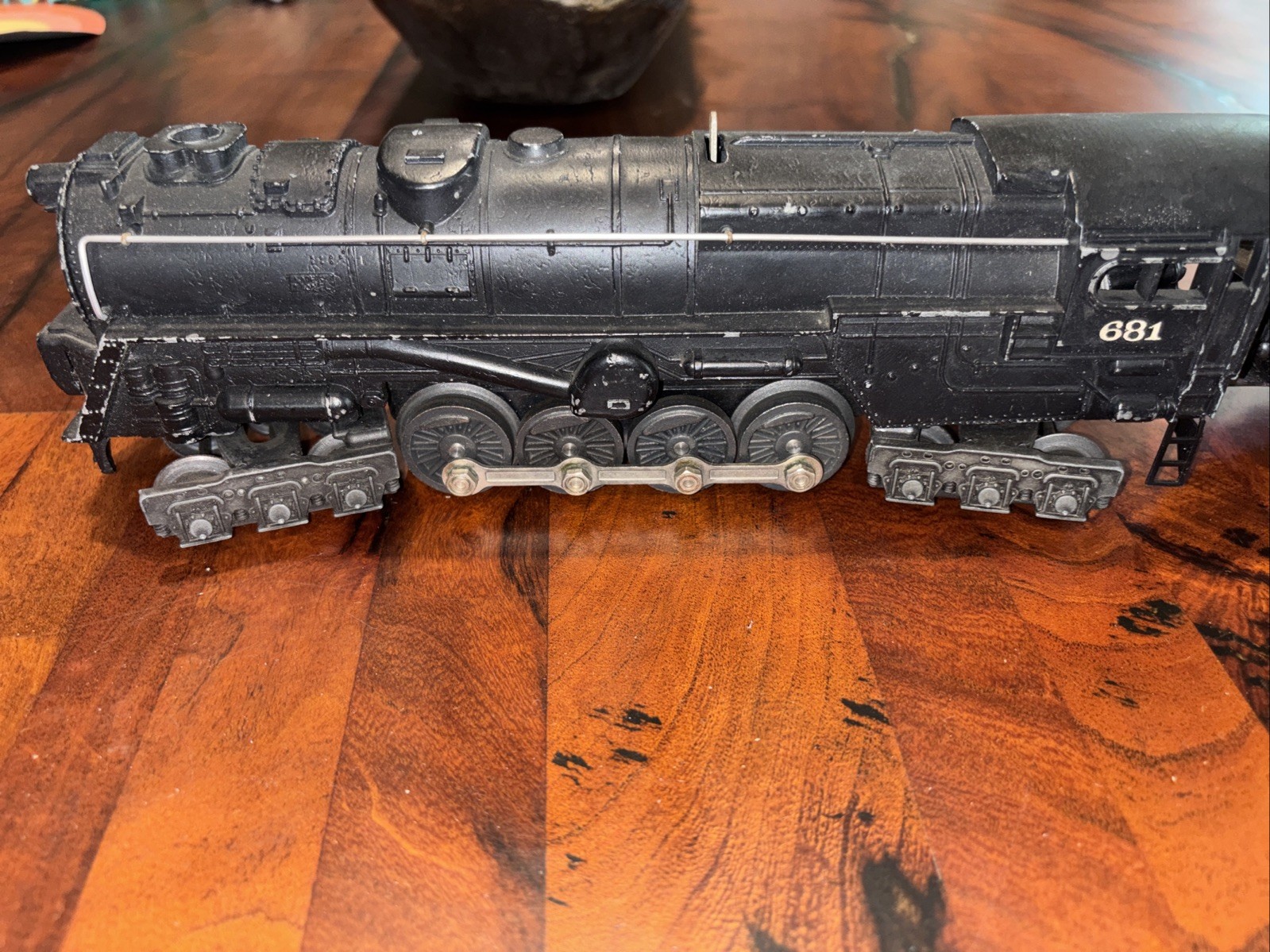 Lionel 681 postwar Engine & Lionel 2046W Tender