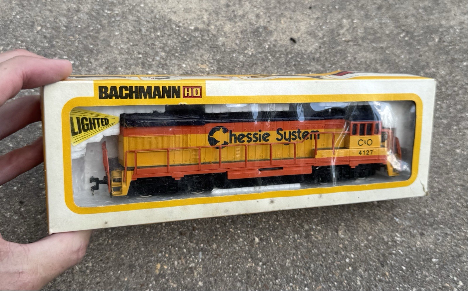 BACHMANN Ho Lighted Chessie System C&O 4127 GE U36B Diesel Model Train Car
