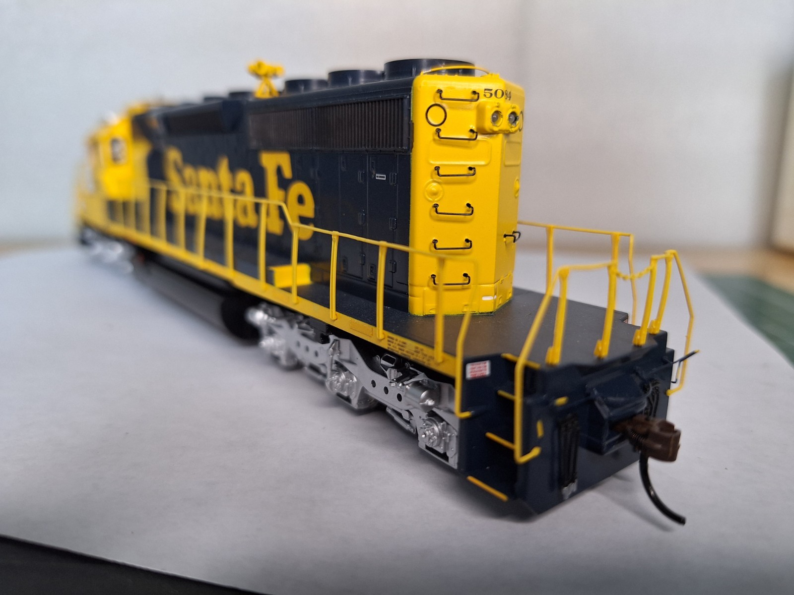 Athearn HO-Scale SD-40-2 ATSF #5084