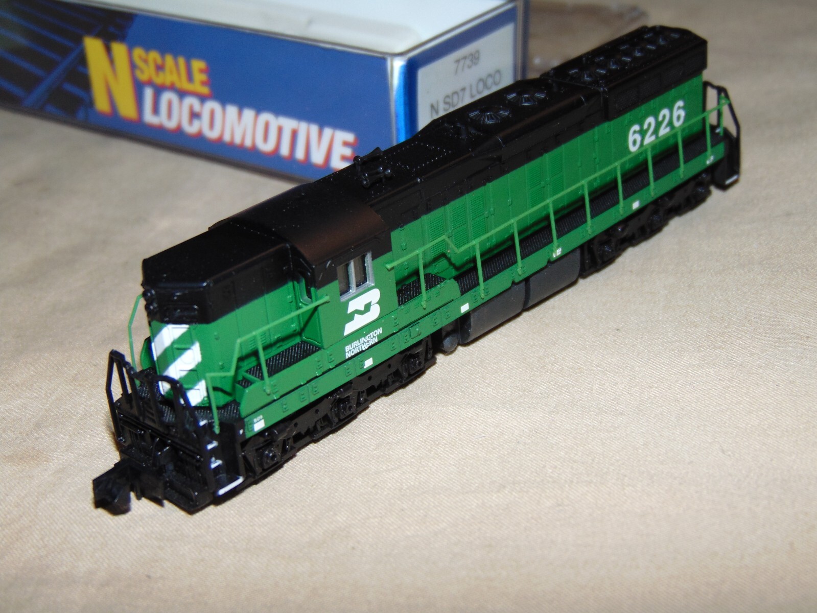 LIFE LIKE N 7739 BURLINGTON NORTHERN SD7 DIESEL + BOX #62