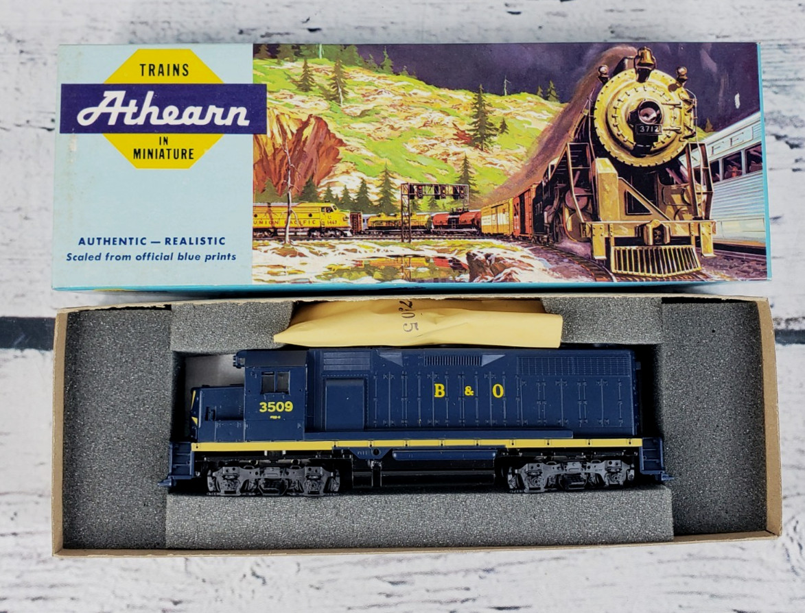 Athearn #4222 HO Scale GP35 B&O #3509 Dummy (Non Powered) Locomotive