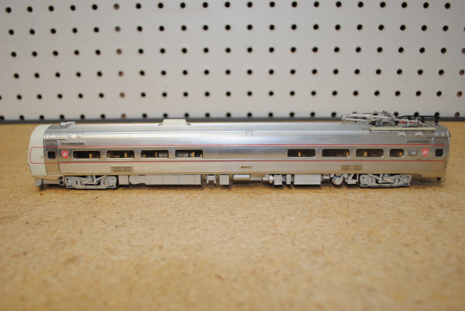 Walthers Proto 920-13803 Pennsylvania 851 Budd Metroliner EMU Snack Bar Coach HO
