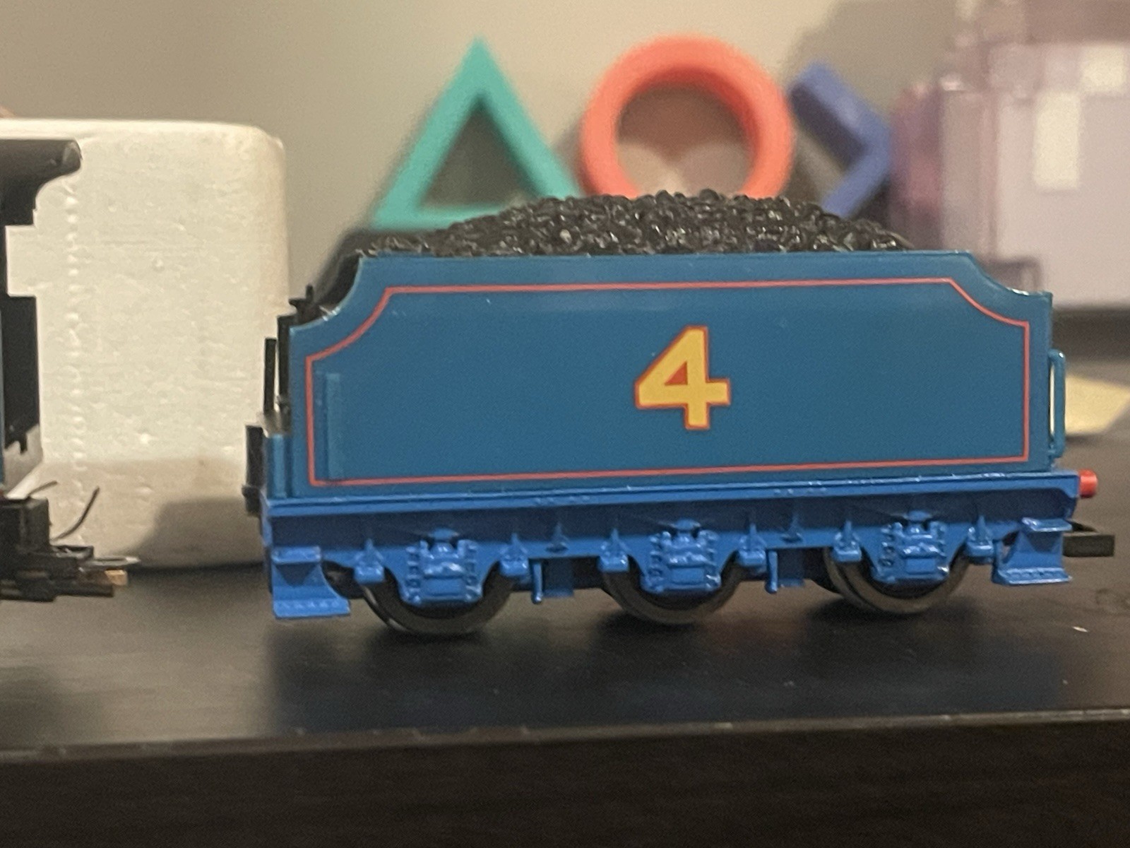 Hornby Thomas & Friends Gordon No. 4 OO Steam Locomotive w/ Tender R.3091