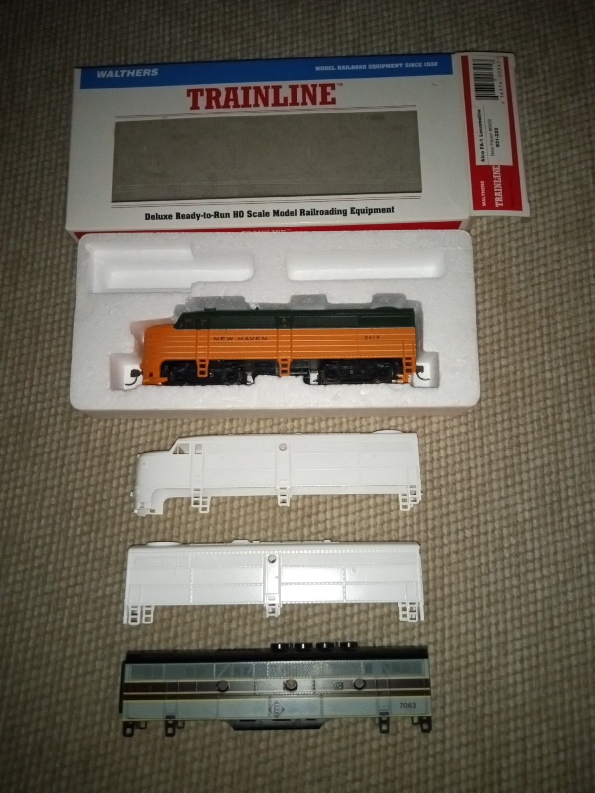 2 item lot of fa1/fb1/ho scale shells/plastic/painted white/walthers?/pre-owned