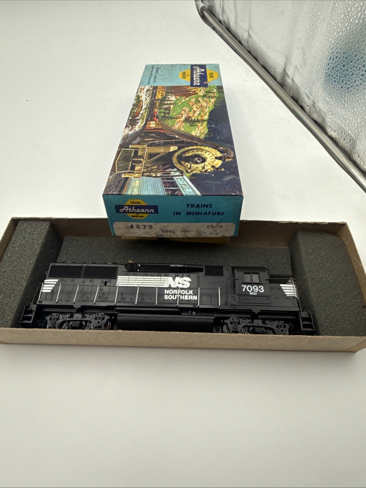 ATHEARN 4630 HO SCALE NORFOLK SOUTHERN GP50 POWERED DIESEL LOCOMOTIVE #7093