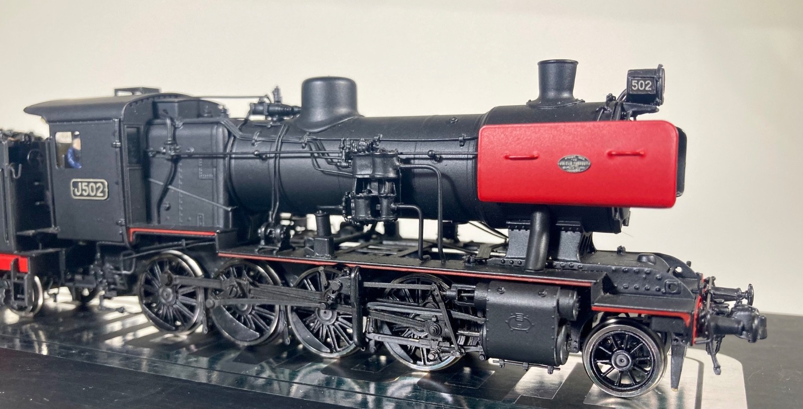 Trainbuilder – Victorian Railways – J Class # J502 Black & Red Steam Locomotive