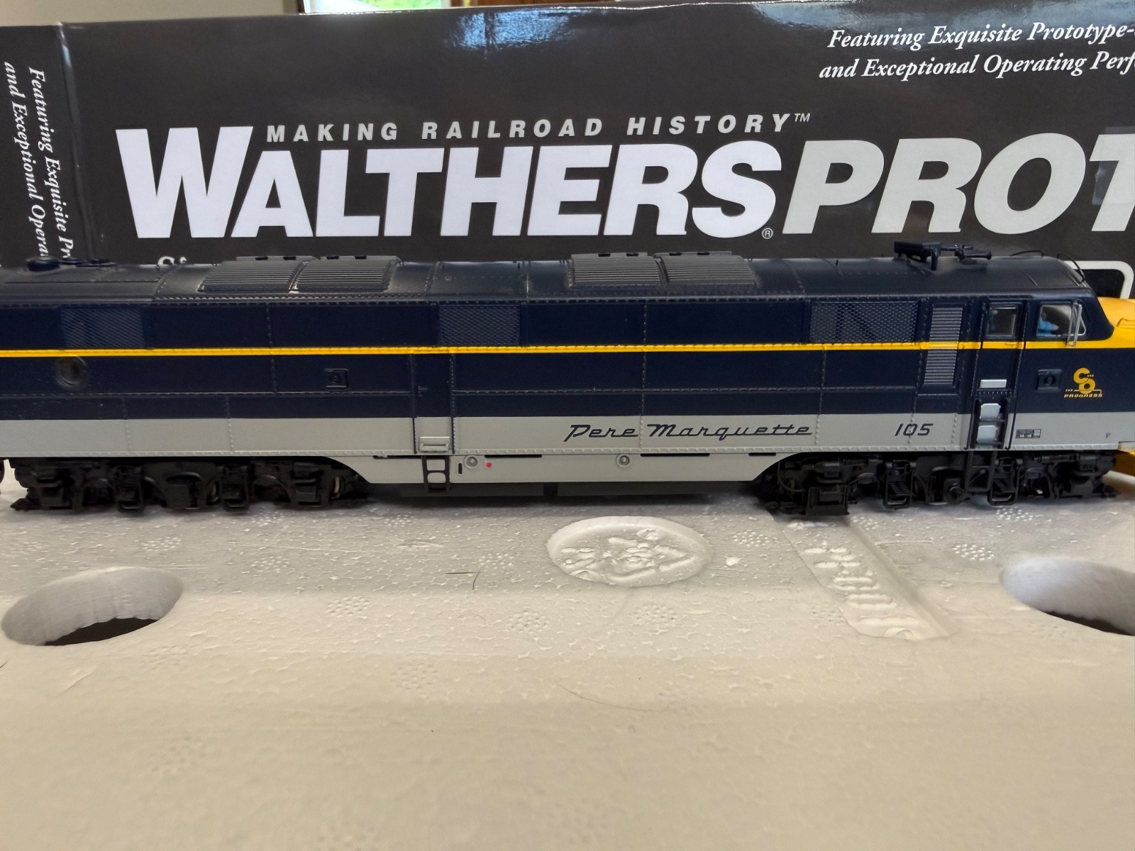 Walthers Proto EMD E7A Locomotive C&O Pere Marquette #105 DC DCC Ready