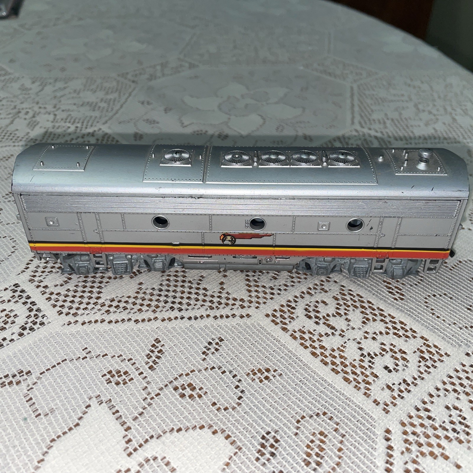 Vintage Bachman HO Santa Fe Lighted Locomotive Red Silver Black #307 With Car