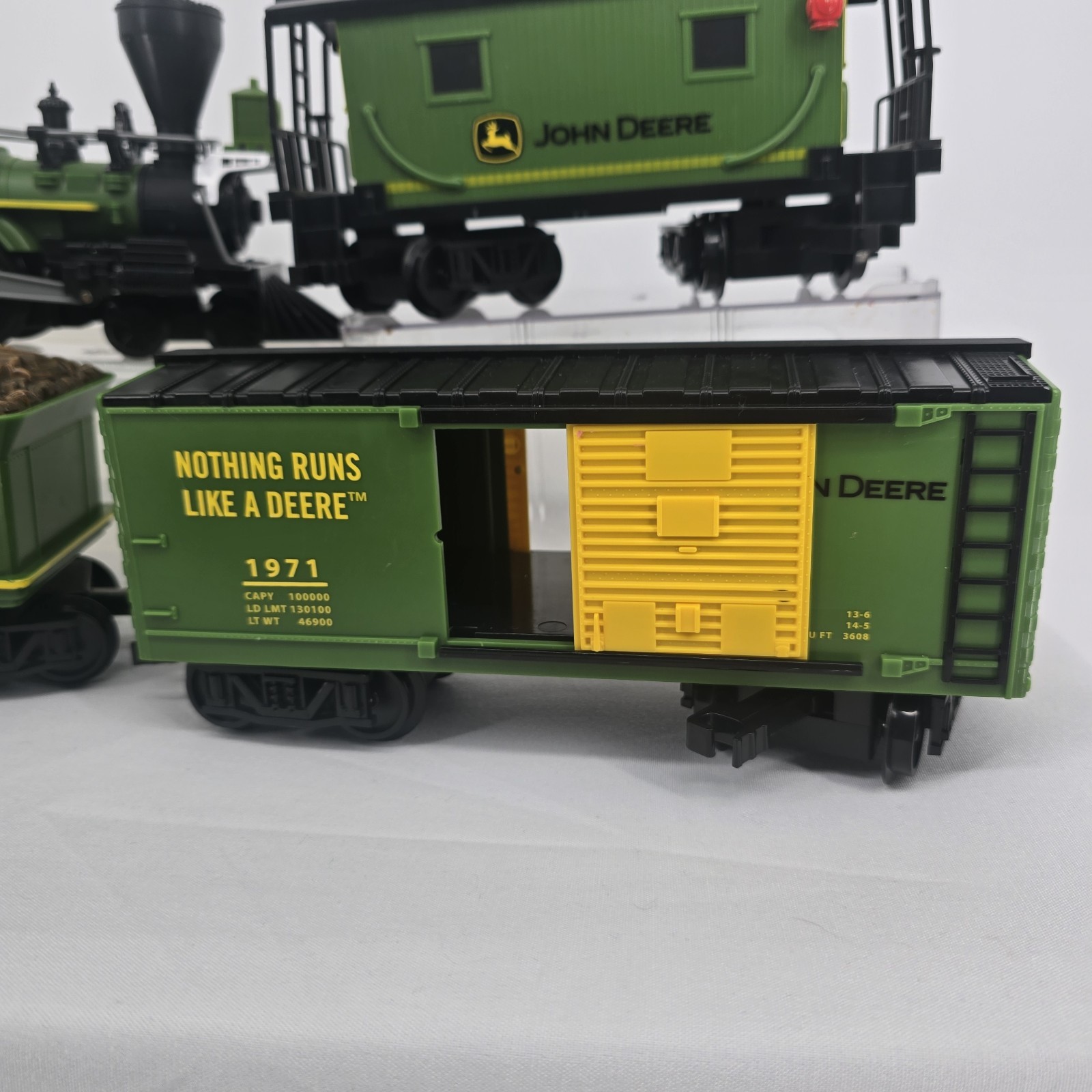 Lionel John Deere Battery Powered Ready-To-Play Train Set 2016 With Remote Track