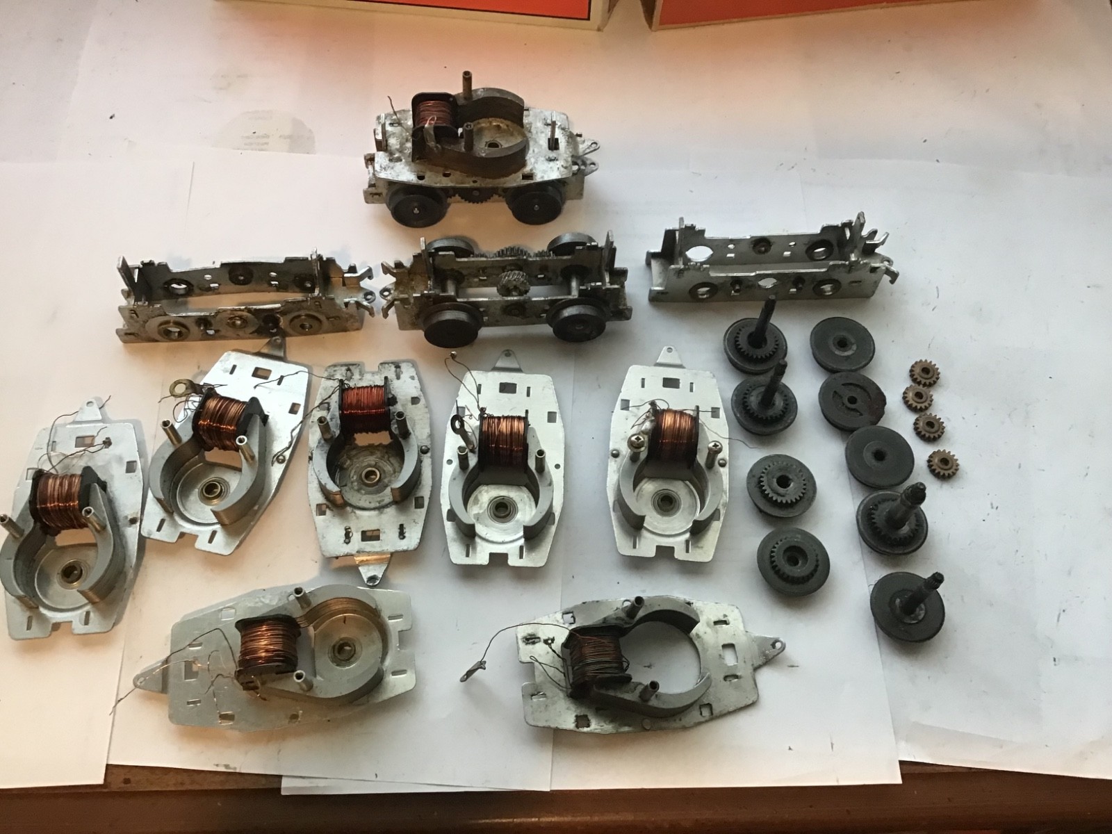 Lionel NW-2 600 SERIES MOTOR PARTS NOT COMPLETE PARTS OR REPAIR