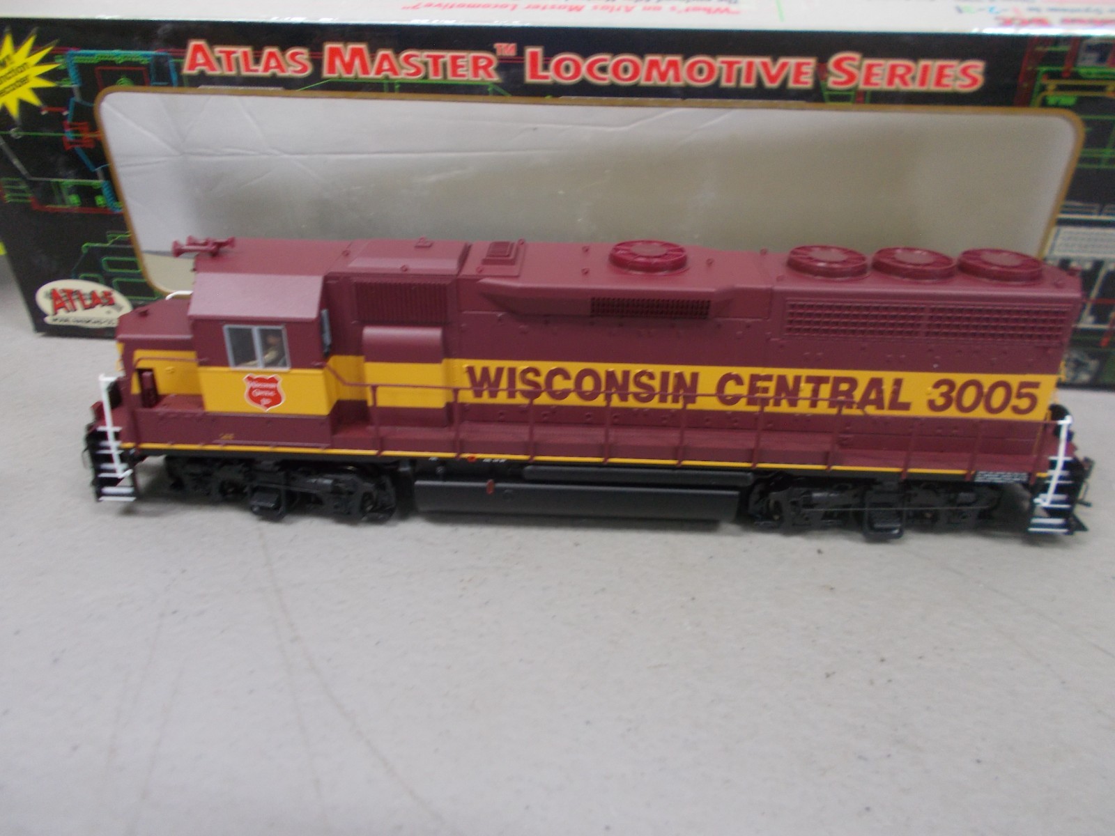 ATLAS MASTER # 9722~WISCONSIN CENTRAL GP-40 LOCOMOTIVE # 3005 WITH DCC~HO SCALE