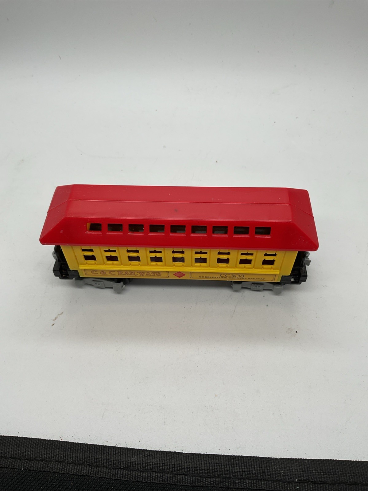C&C Railways CC303 – HO Scale – Red & Yellow Train Car