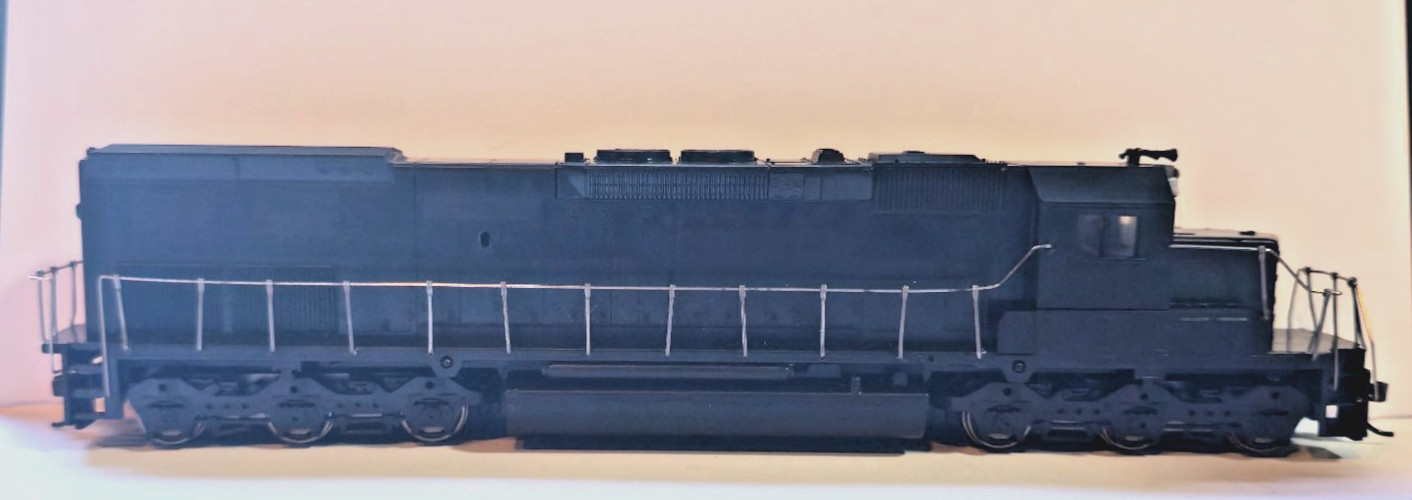 Athearn HO Undecorated SD40-2 Knuckle Couplers Metal Handrails Tested Good C-8